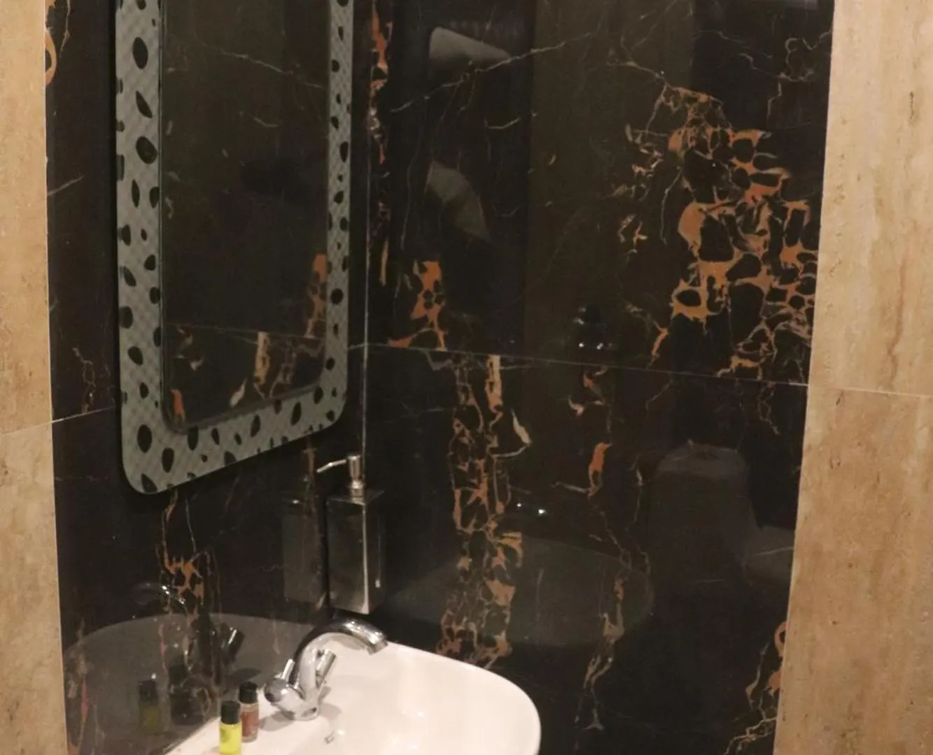 Hotel Maurya Inn Pandeypur Varanasi